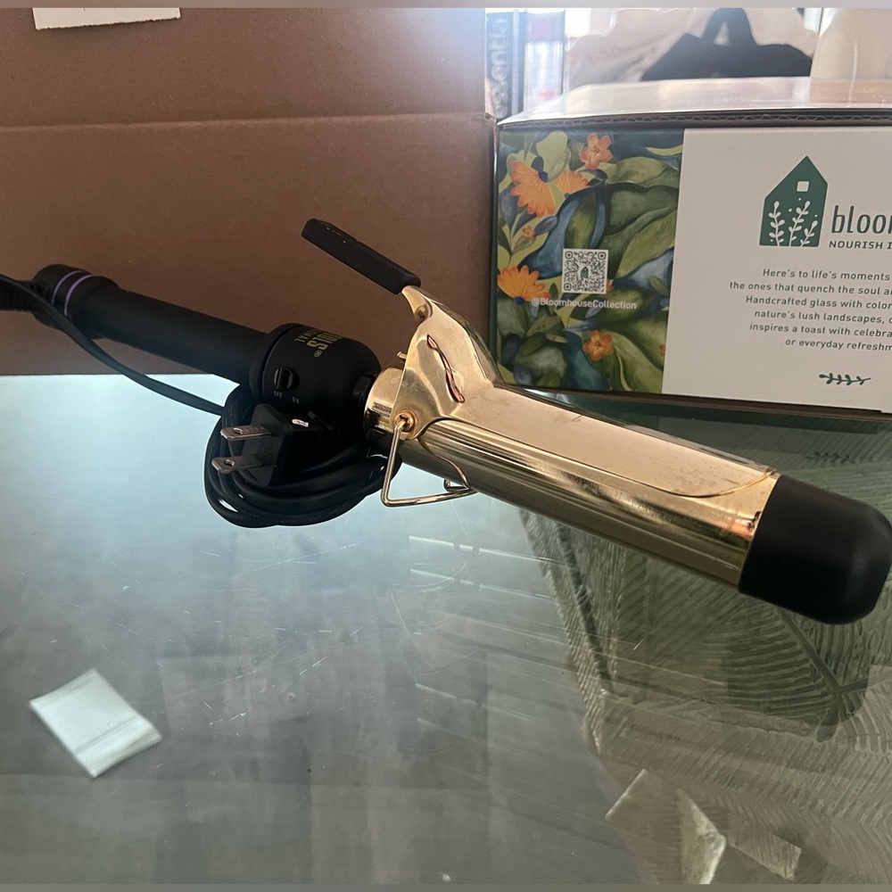Hot Tools Pro Artist 24K Gold Curling Iron | (1-1/2 in)